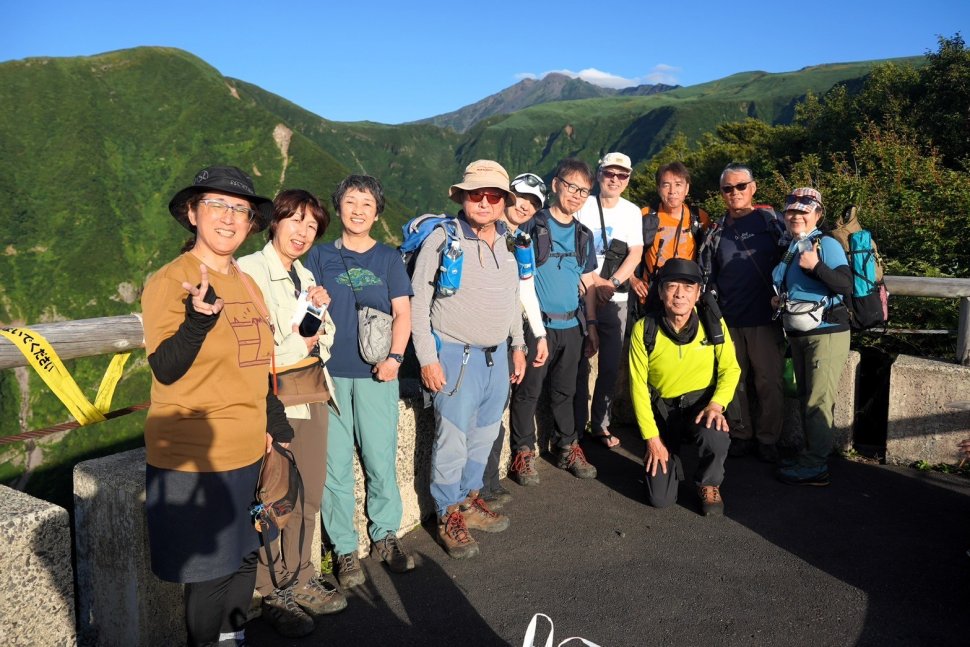 ①0830鉾立登山口展望台からの鳥海山