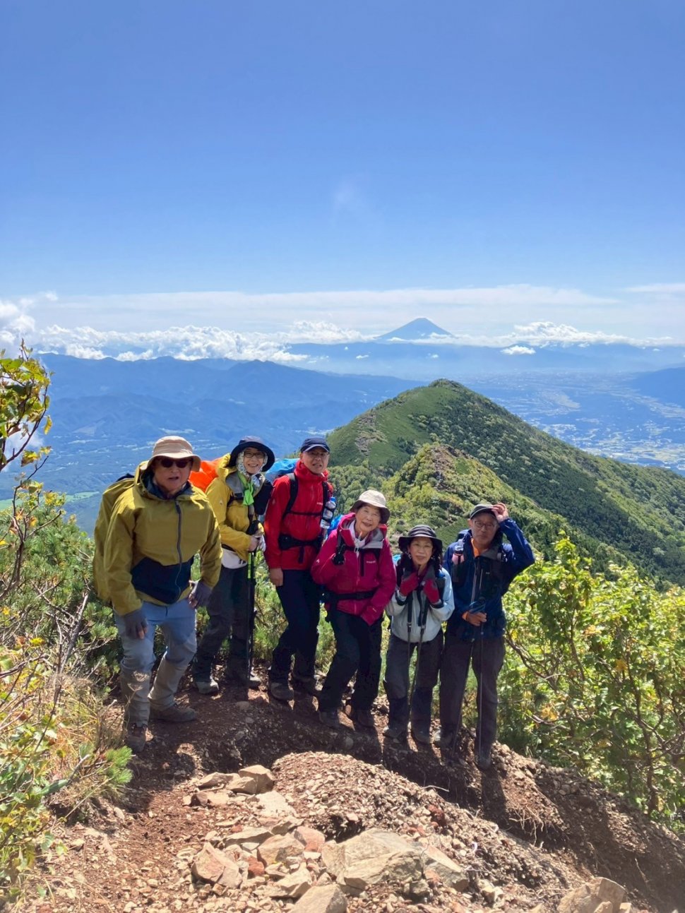 ⑥三ツ頭前の登山道