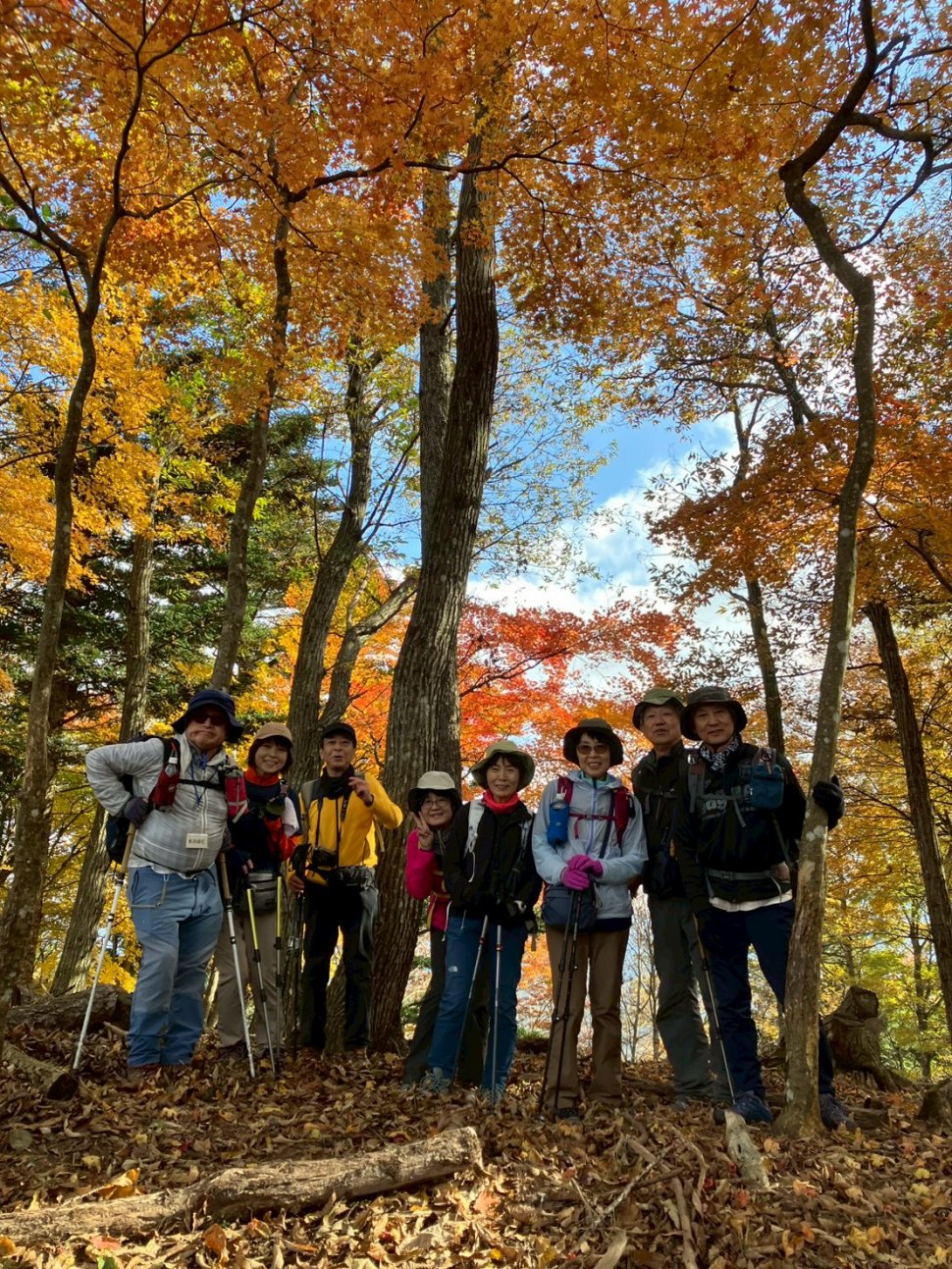 紅葉をバックに2