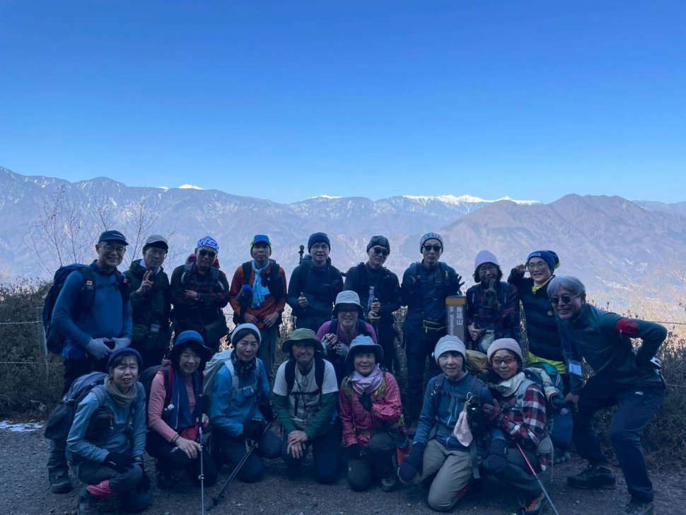 山頂では南アルプスを堪能