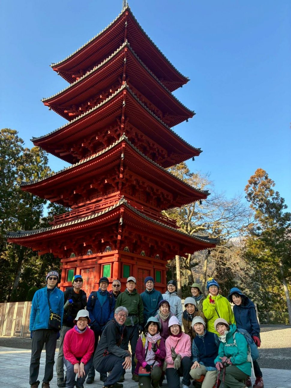 出発前に五重塔で集合写真