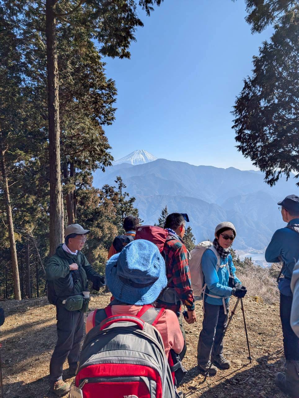 天子山塊の上に富士山