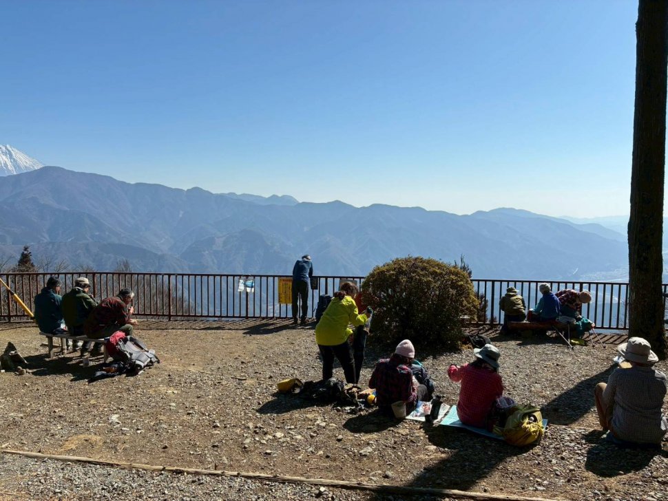 東側展望台で昼食