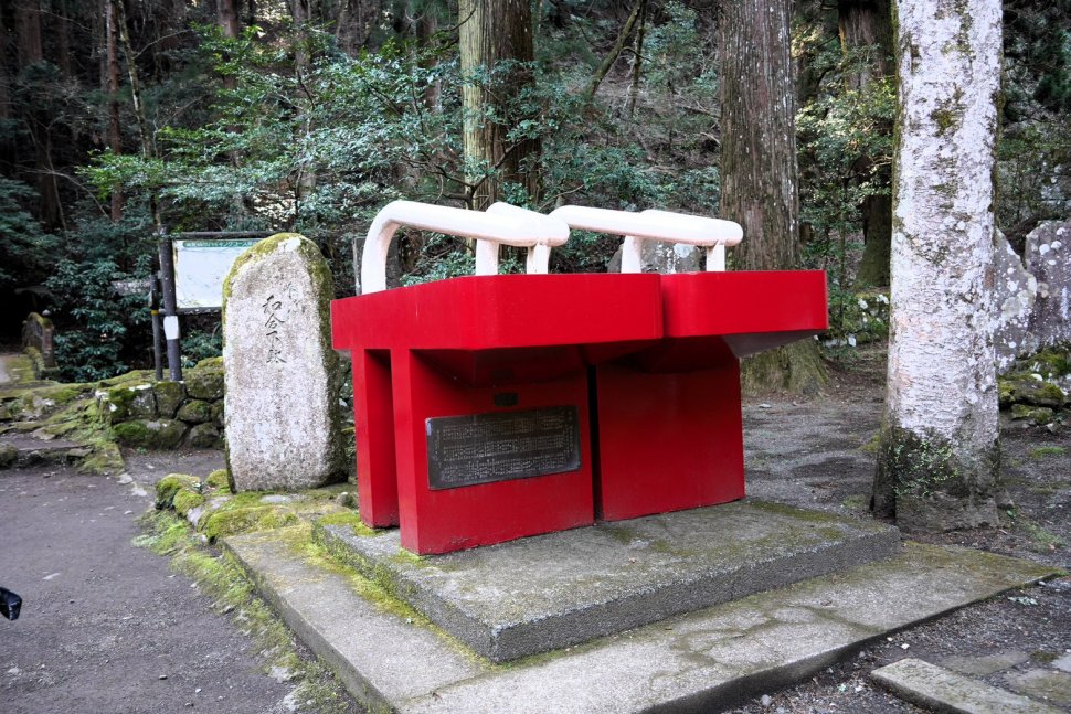 赤い高下駄、夫婦和合に通じるとされます