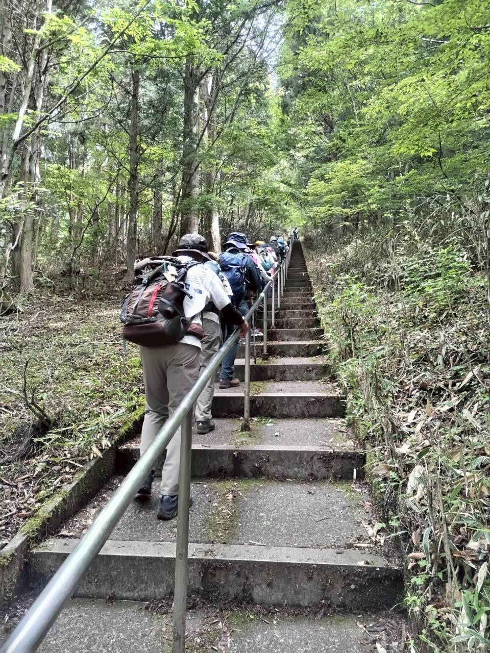 403段の石段登り